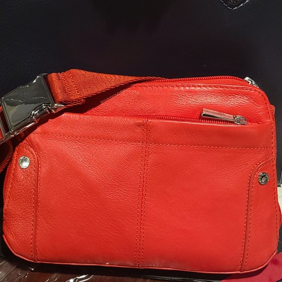 New Genuine Danier leather fanny pack belt bag in vibrant red & silver - Picture 8 of 11